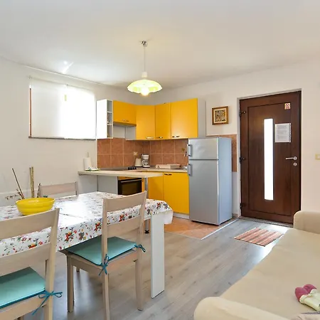Chiara 877 Apartment