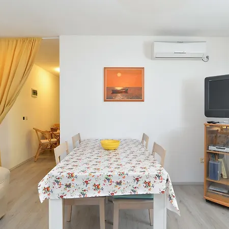 Chiara 877 Apartment